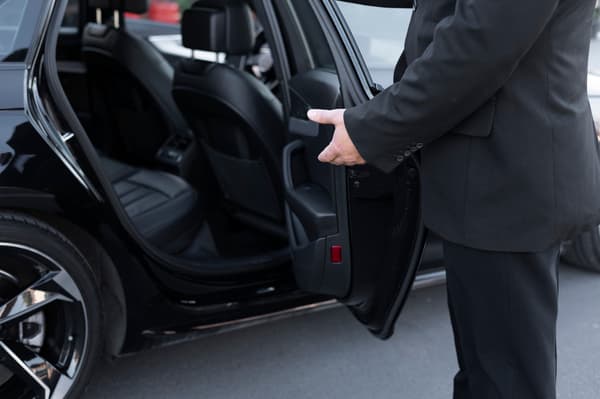 Why Is a Black Car Service Ideal for Business?